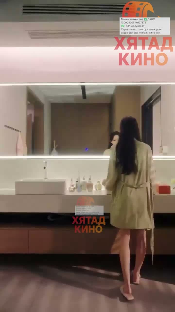 Хөлдүү зандан захиралаа өвөртөлсөн нь